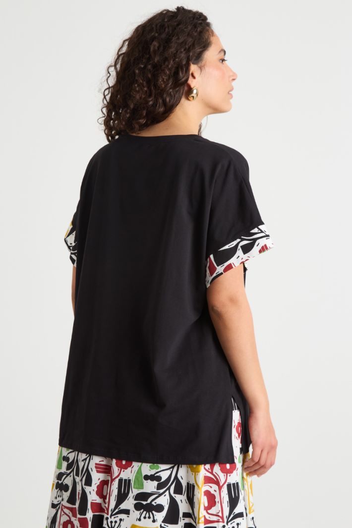 T-shirt with printed inserts Intrend - 4