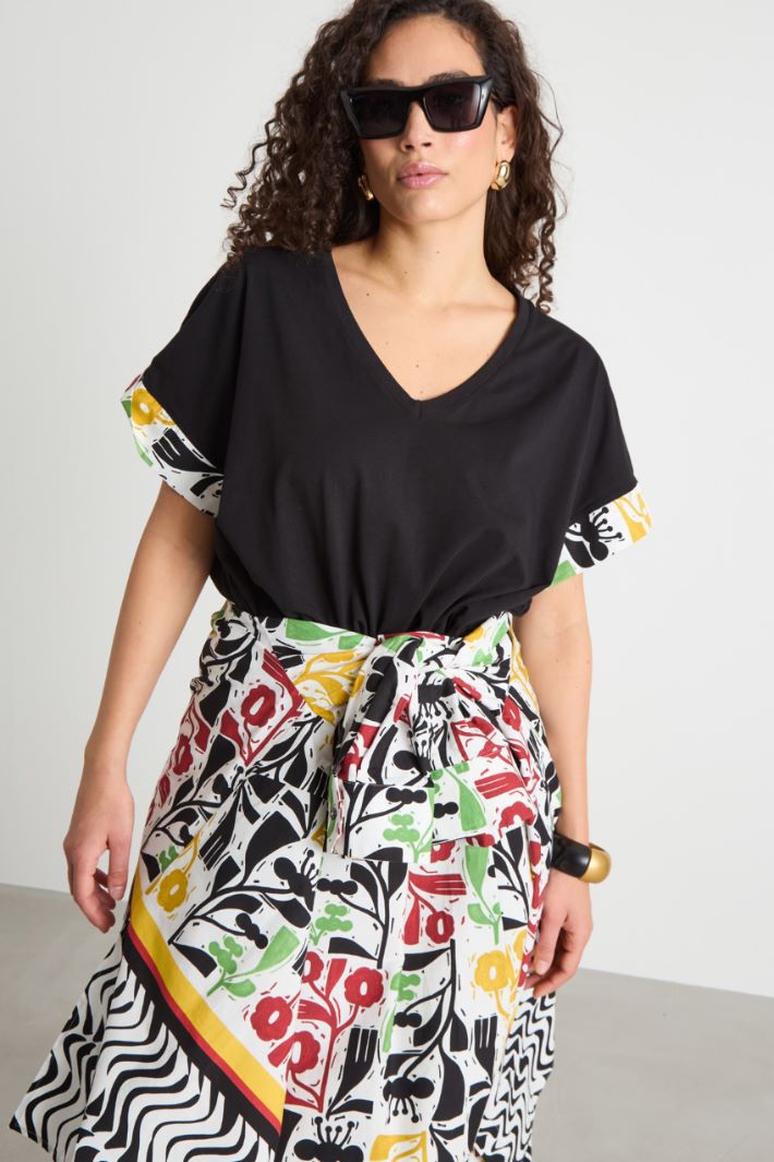 T-shirt with printed inserts Intrend - 2