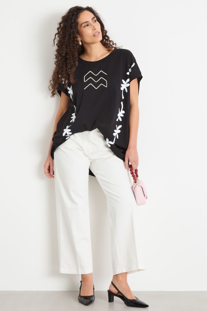 Oversized T-shirt with wide sleeves Intrend