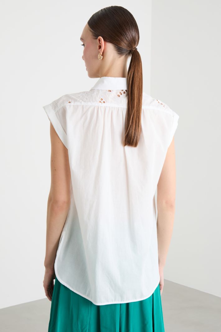 Sleeveless muslin shirt with broderie anglaise Intrend - 4