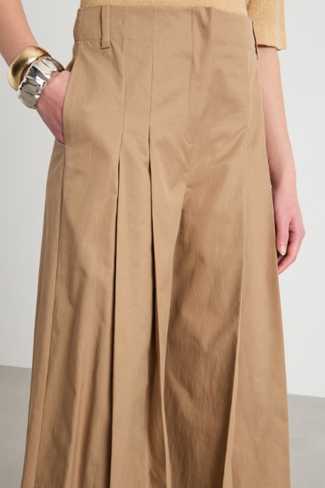 Pantalone ampio con pieghe