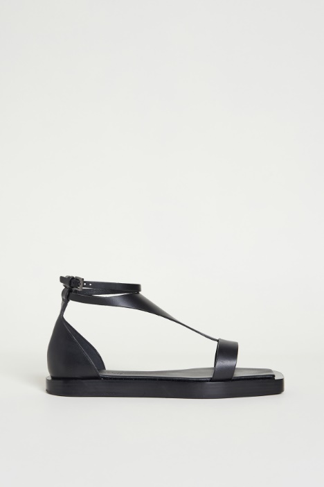Flat leather sandals Intrend