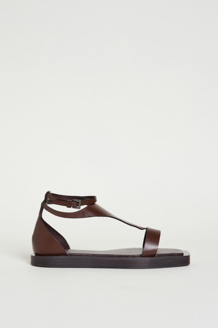 Flat leather sandals Intrend