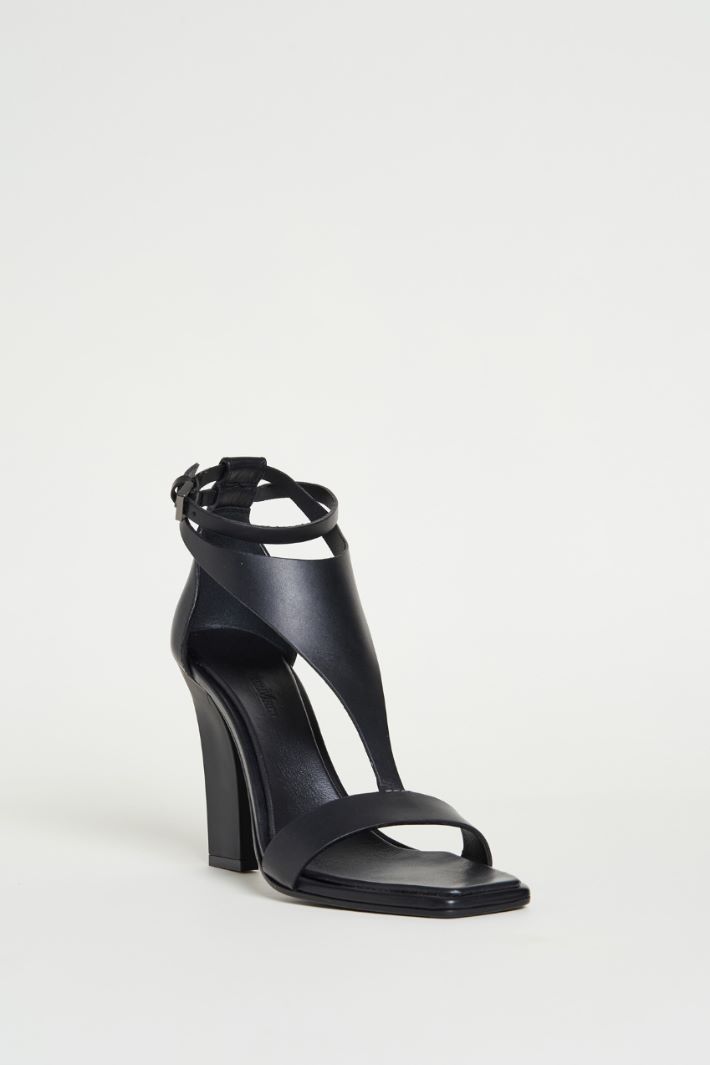 T-strap leather sandals Intrend - 2
