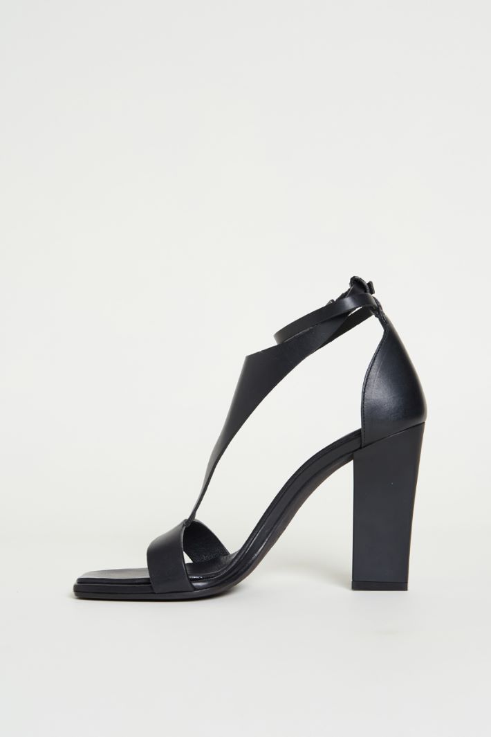 T-strap leather sandals Intrend - 3
