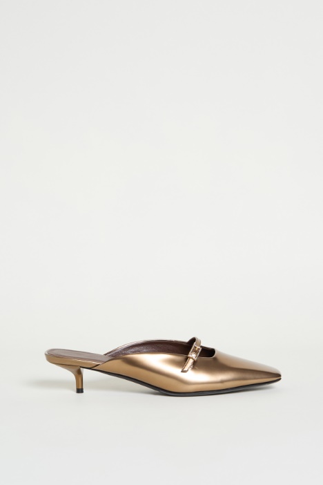 Laminated leather mules Intrend