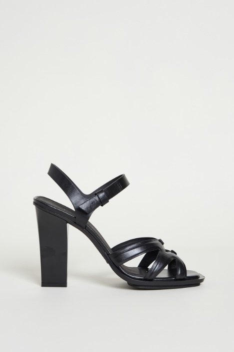 Polished leather sandals Intrend