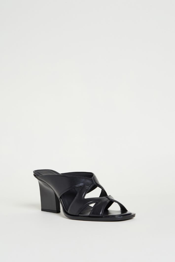 Polished leather sandals Intrend - 2