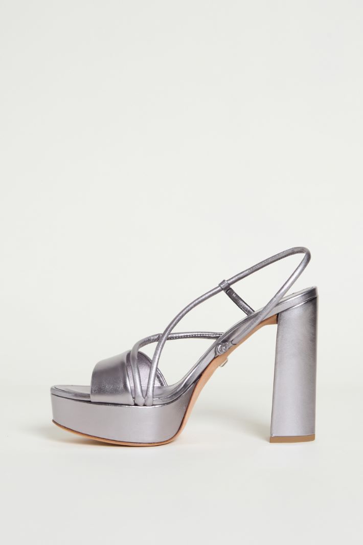 Laminated leather platform sandals Intrend - 3