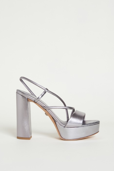 Laminated leather platform sandals Intrend
