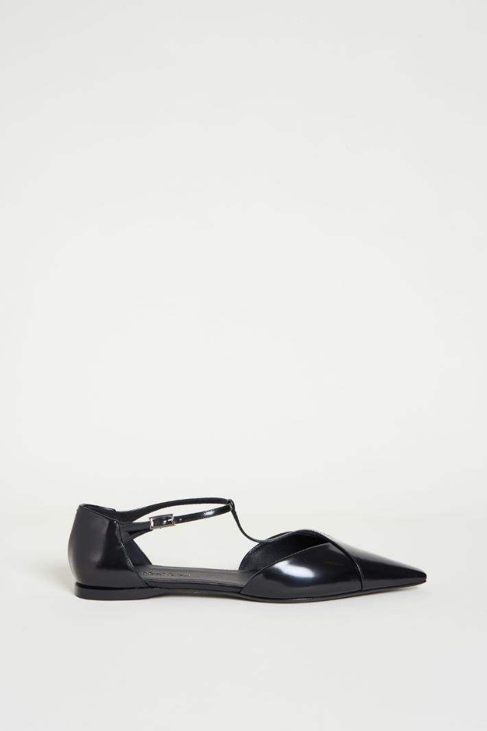 Brushed leather ballet flats Intrend