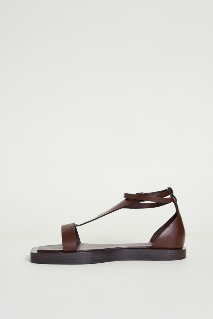 T-bar leather sandals Intrend - 3