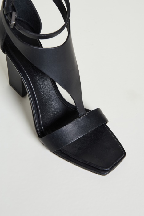 Sandalo in pelle liscia