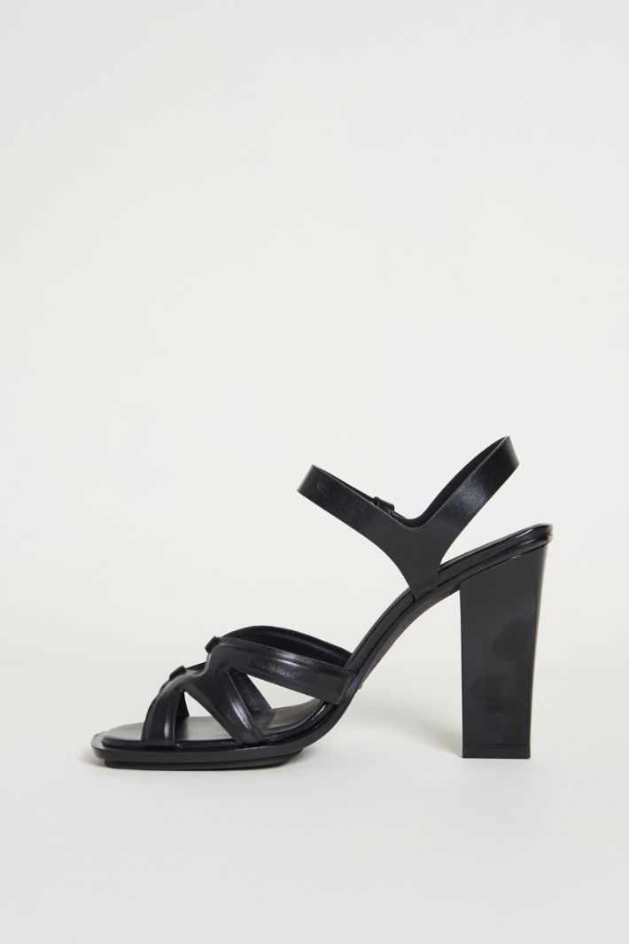 Polished leather sandals Intrend - 3