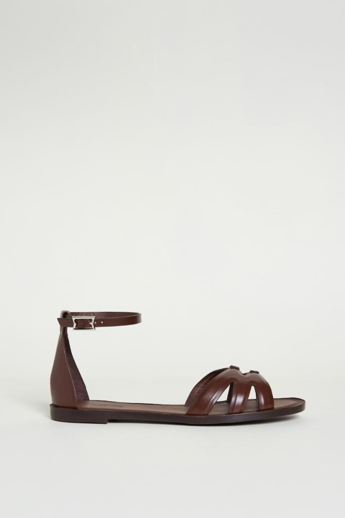 Smooth leather flat sandals Intrend