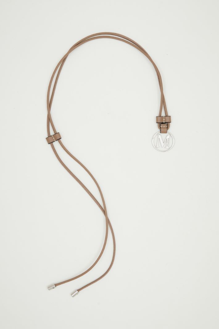 Laccio in pelle con ciondolo Intrend
