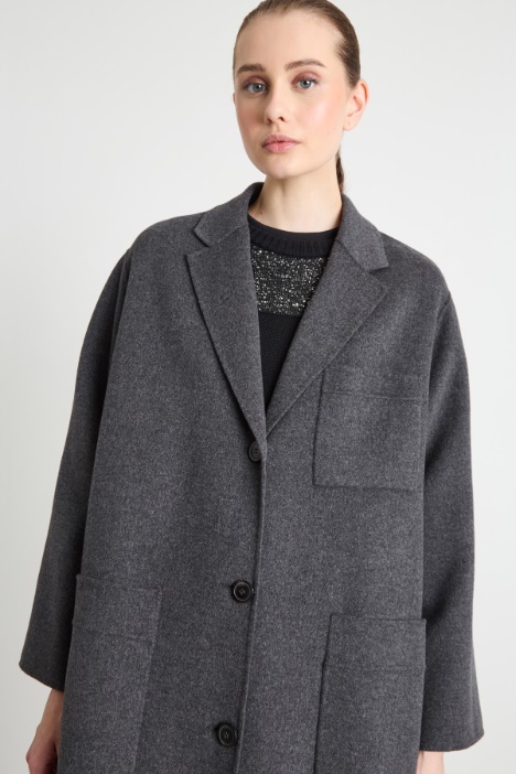 Abrigo largo de botonadura sencilla