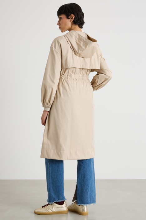 Impermeabile con cappuccio e coulisse