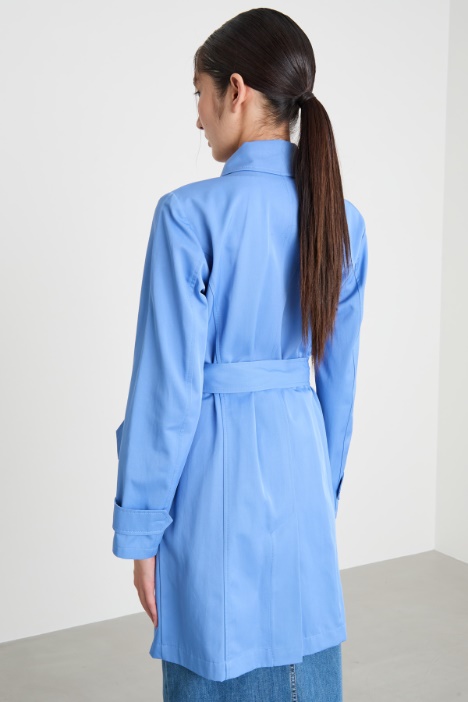 Trench de gabardina repelente al agua