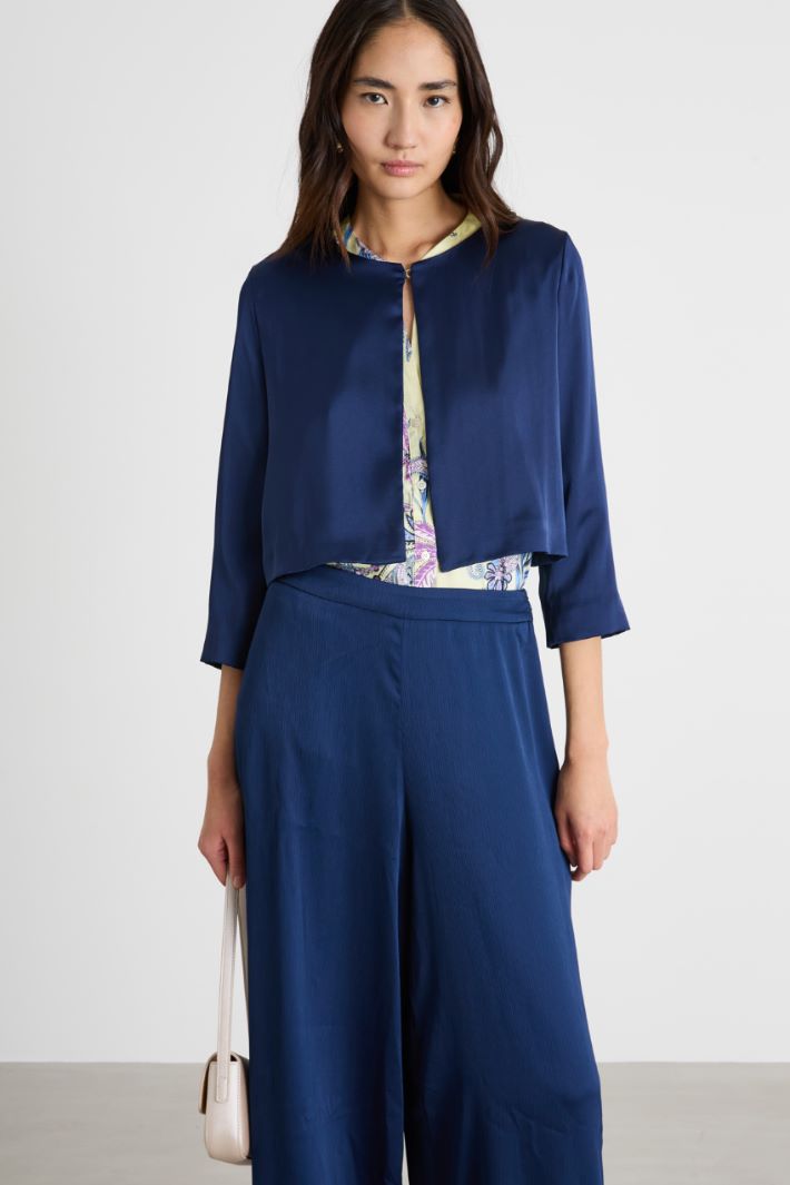 Chaqueta crop de raso Intrend - 2