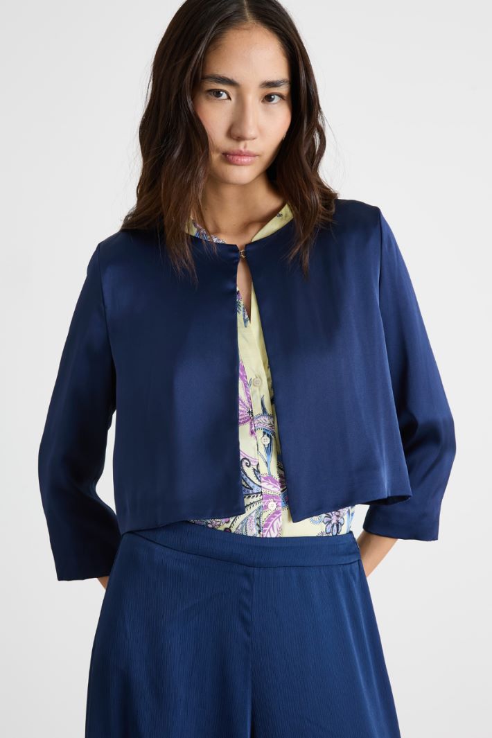 Chaqueta crop de raso Intrend - 3