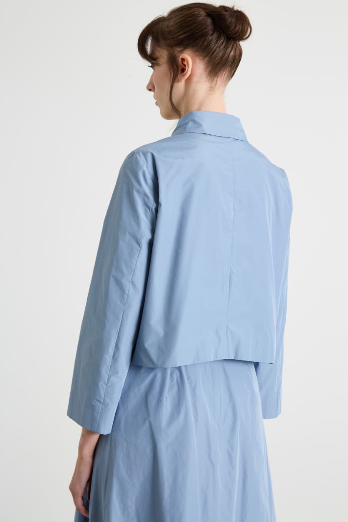 Chaqueta crop de tafetán Intrend - 4