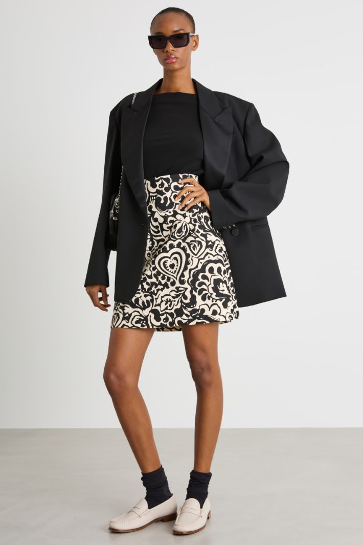 Oversized blazer with peak lapels Intrend