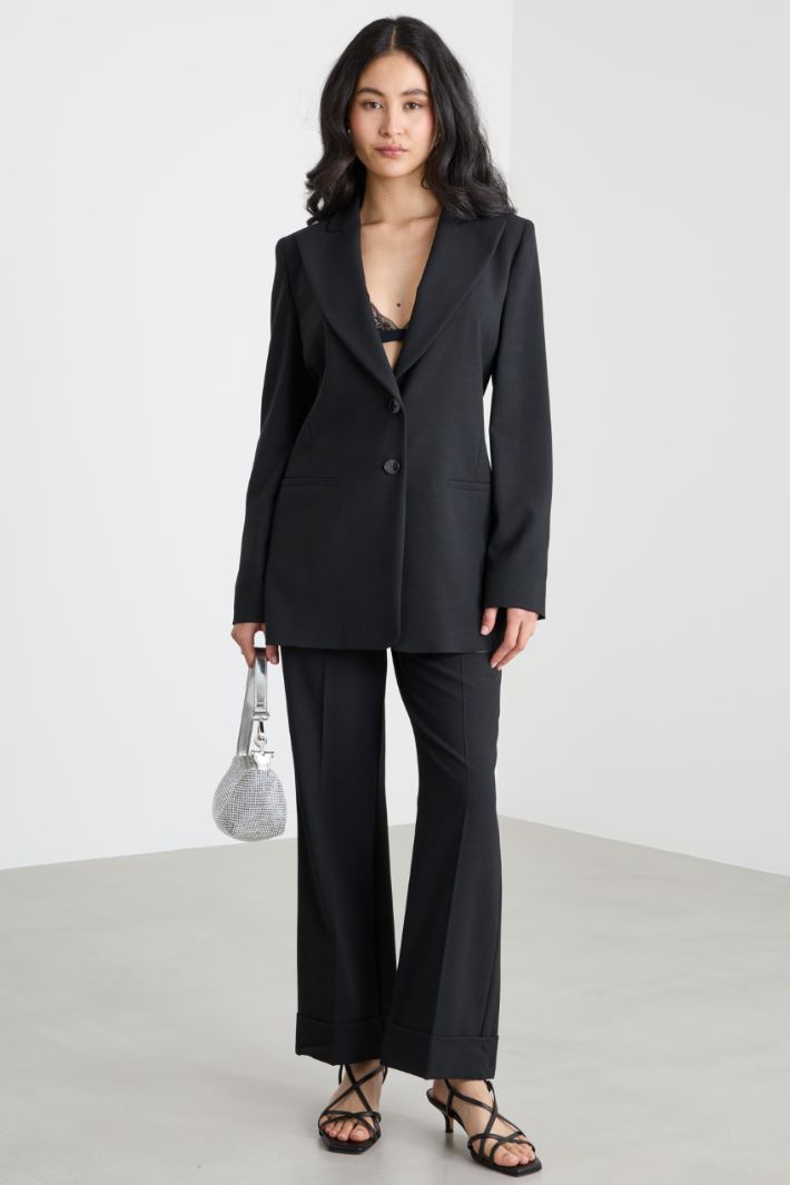 Slim-Fit Blazer with Oversized Lapels Intrend