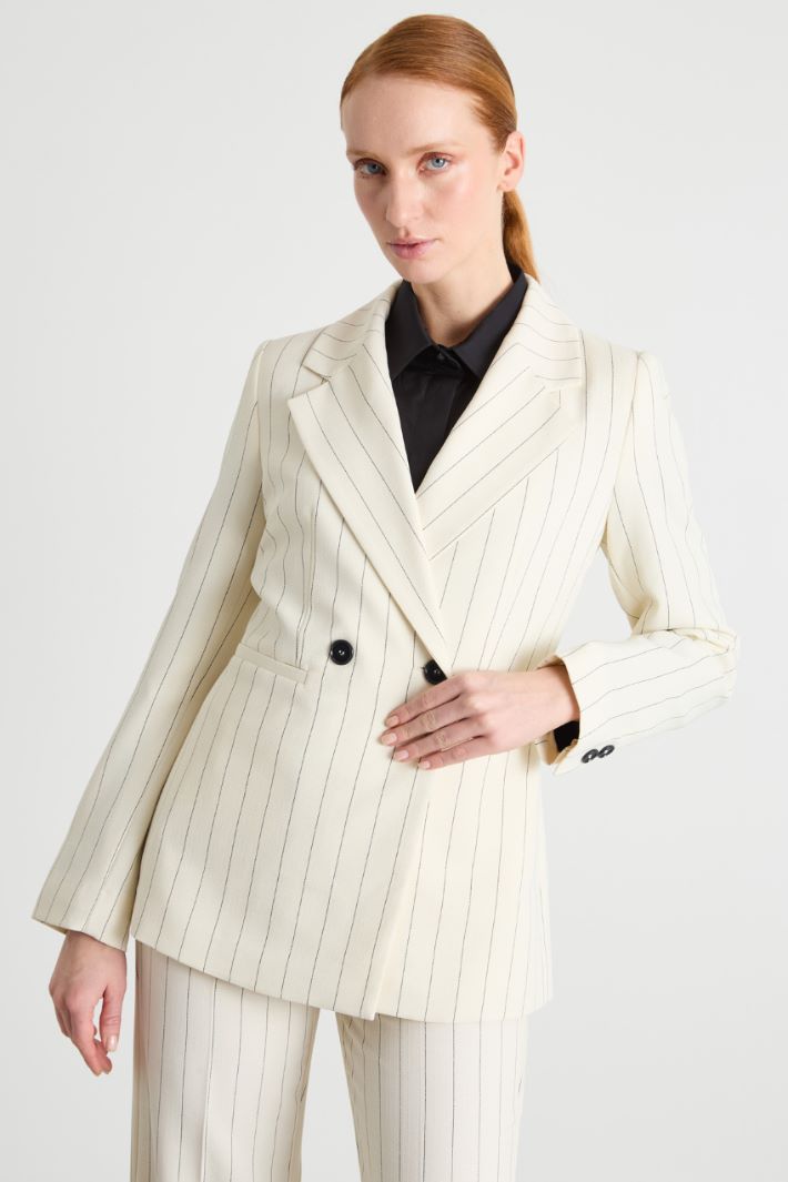 Blazer entallado de raya diplomática Intrend - 2