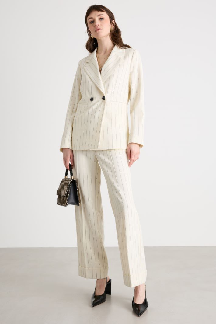 Lightweight basketweave suit Intrend