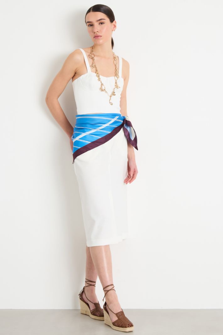 Pencil skirt with slit Intrend
