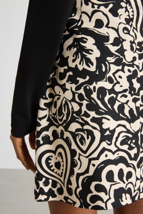 Gonna corta in tela stampata