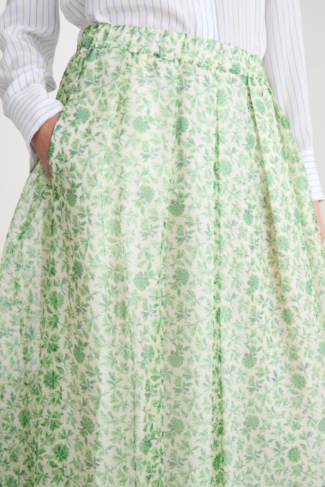 Gonna svasata in organza