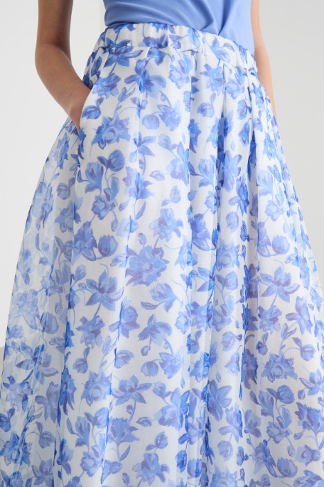 Gonna svasata in organza