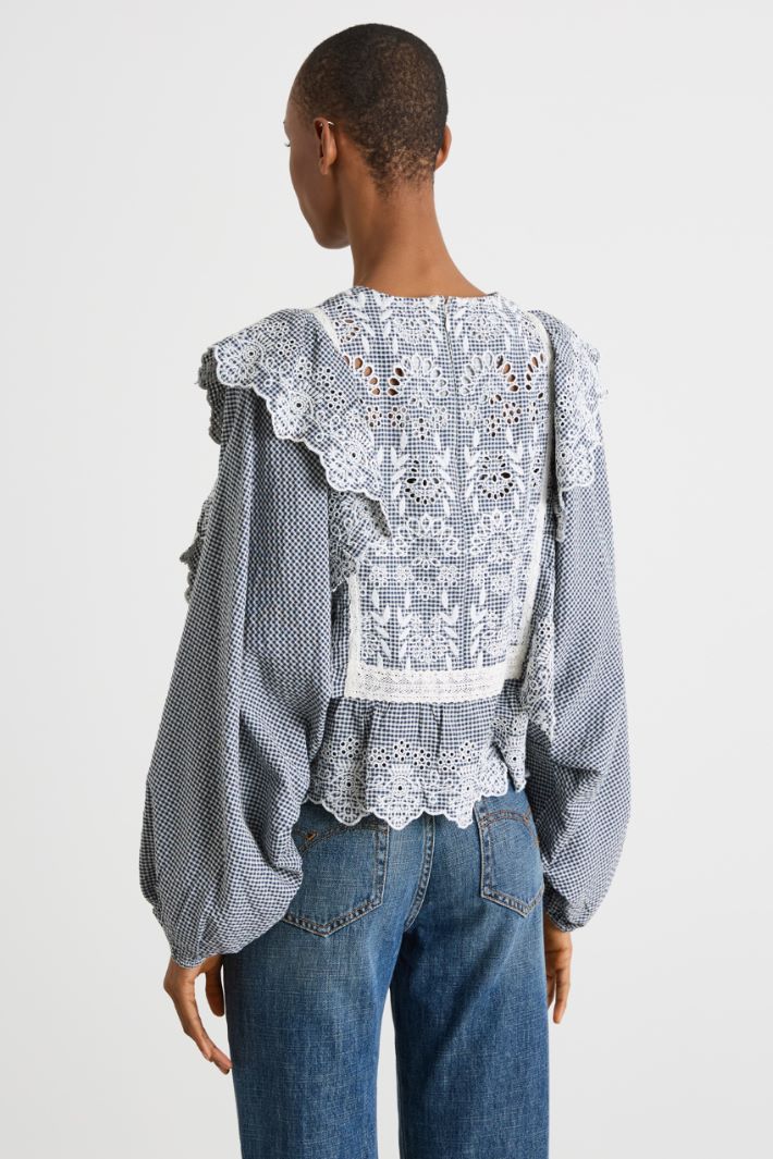 Embroidered-bib blouse Intrend - 4