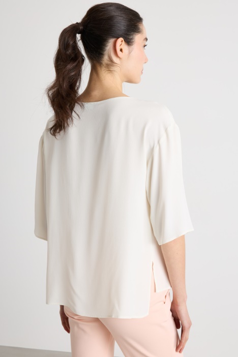 Blusa con fondo asimmetrico
