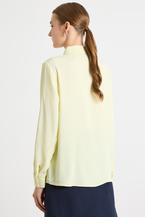 Blusa fluida in crepe de chine