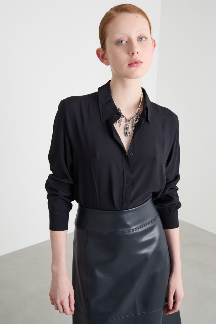 Blusa fluida de crepe de chine Intrend - 2