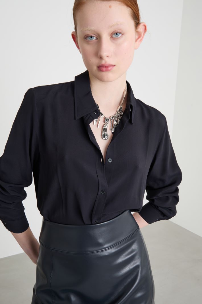 Blusa fluida de crepe de chine Intrend - 3