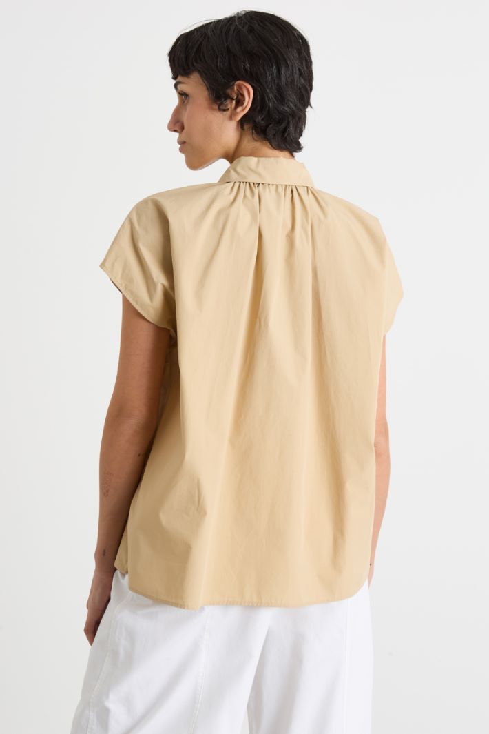 Wide-cut shirt with gathered detailing Intrend - 4