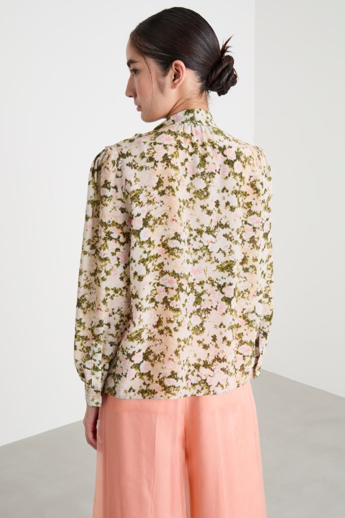 Printed pussy-bow blouse Intrend - 4