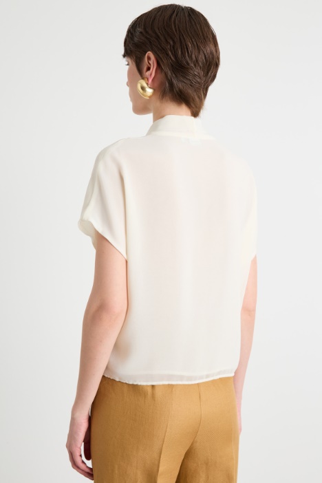 Blusa in georgette con collo a foulard