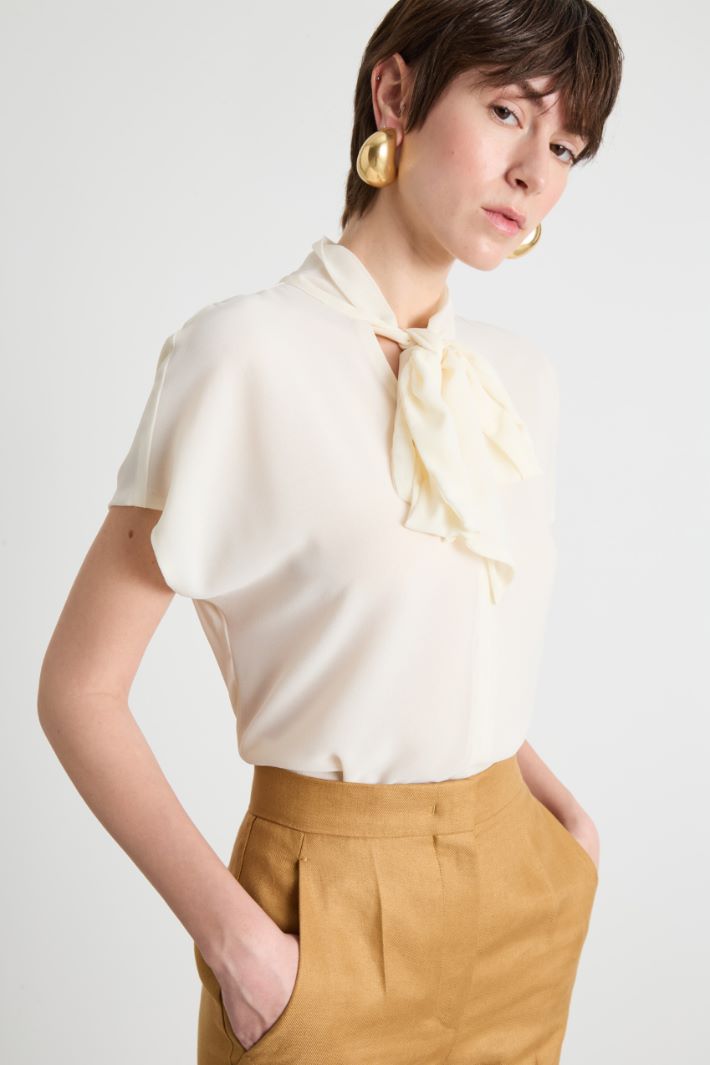 Georgette blouse with scarf collar Intrend - 2