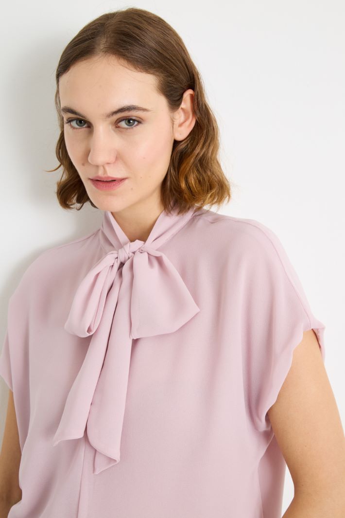Blusa in georgette con collo a foulard Intrend - 3