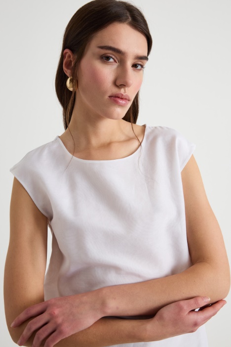 Blusa con espalda en contraste