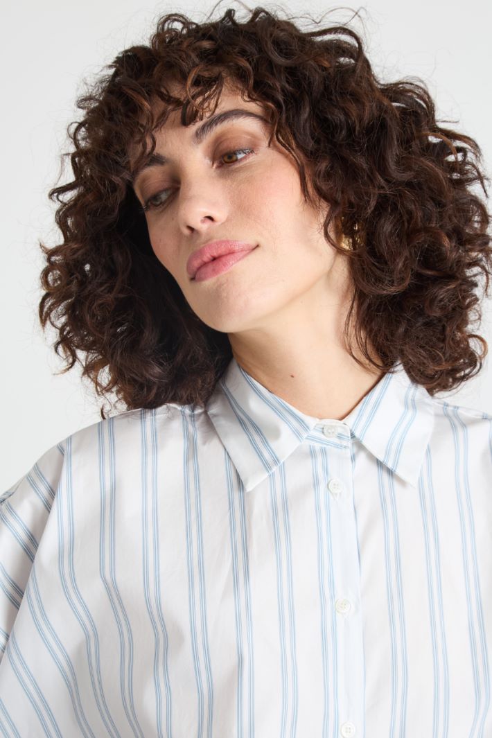 Wide-fit poplin shirt Intrend - 3