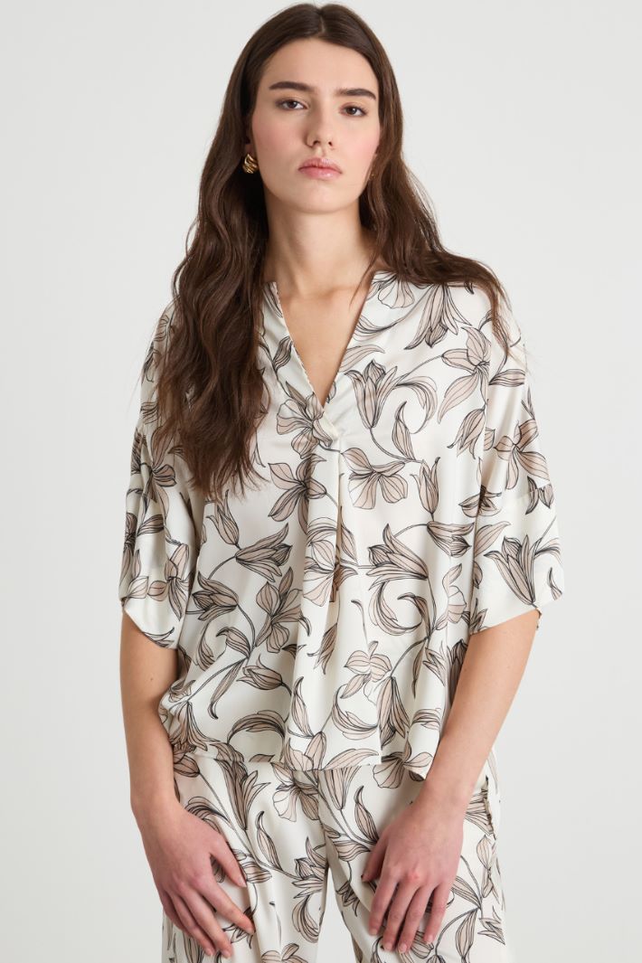 V-neck blouse Intrend - 2