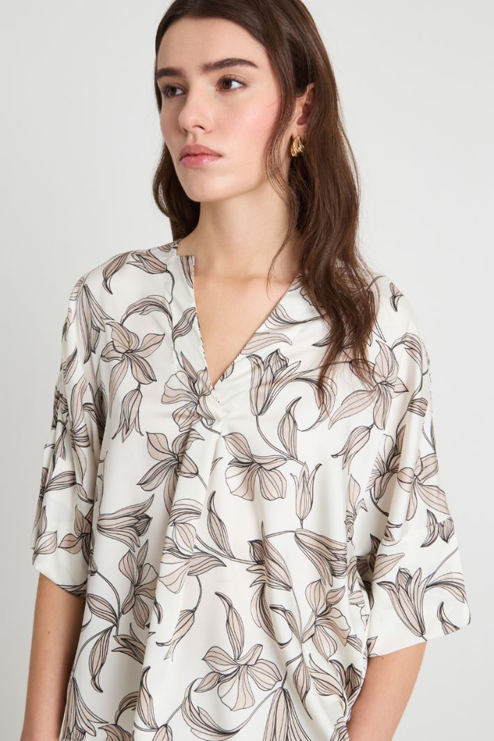 V-neck blouse Intrend - 3