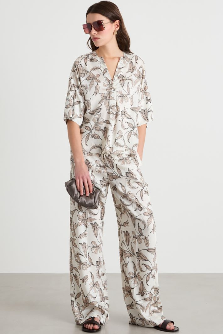 V-neck blouse Intrend