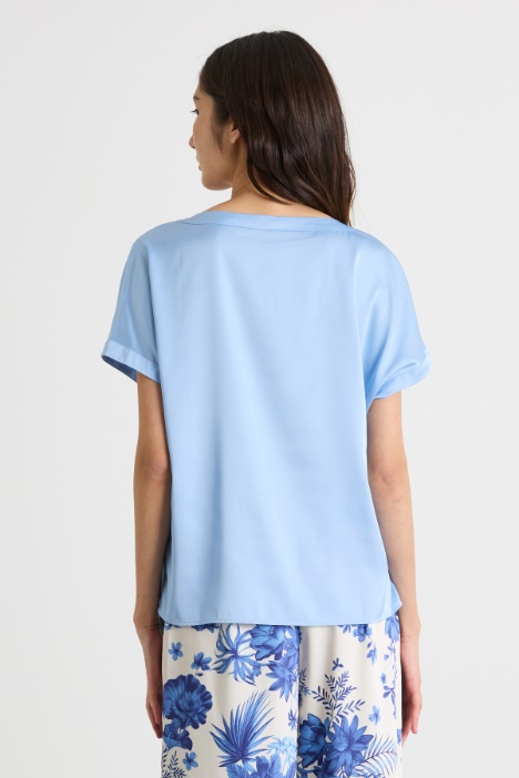 Blusa de satén elástico